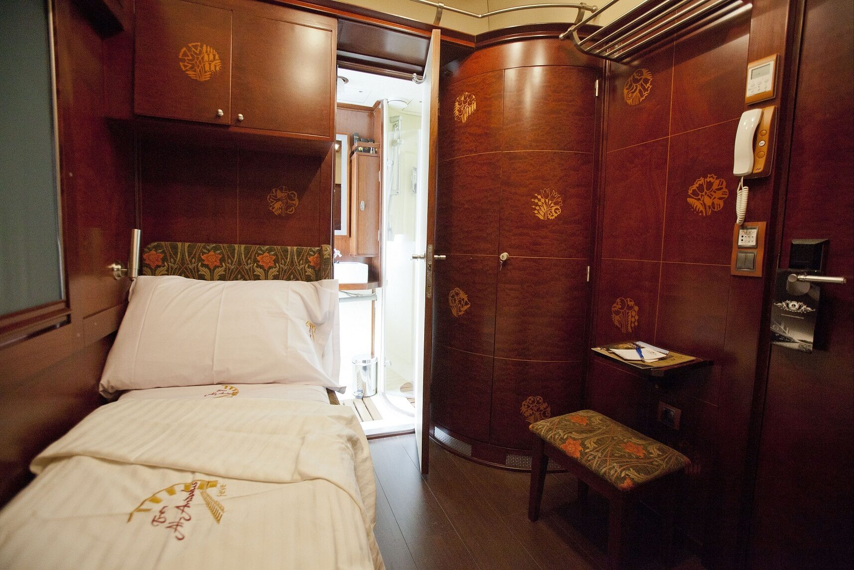 Twin Bed Room